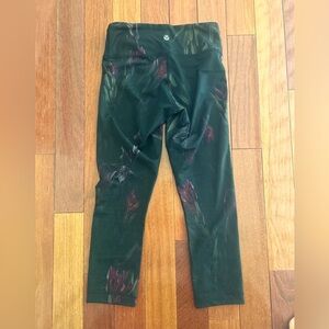 Lululemon cropped yoga pants